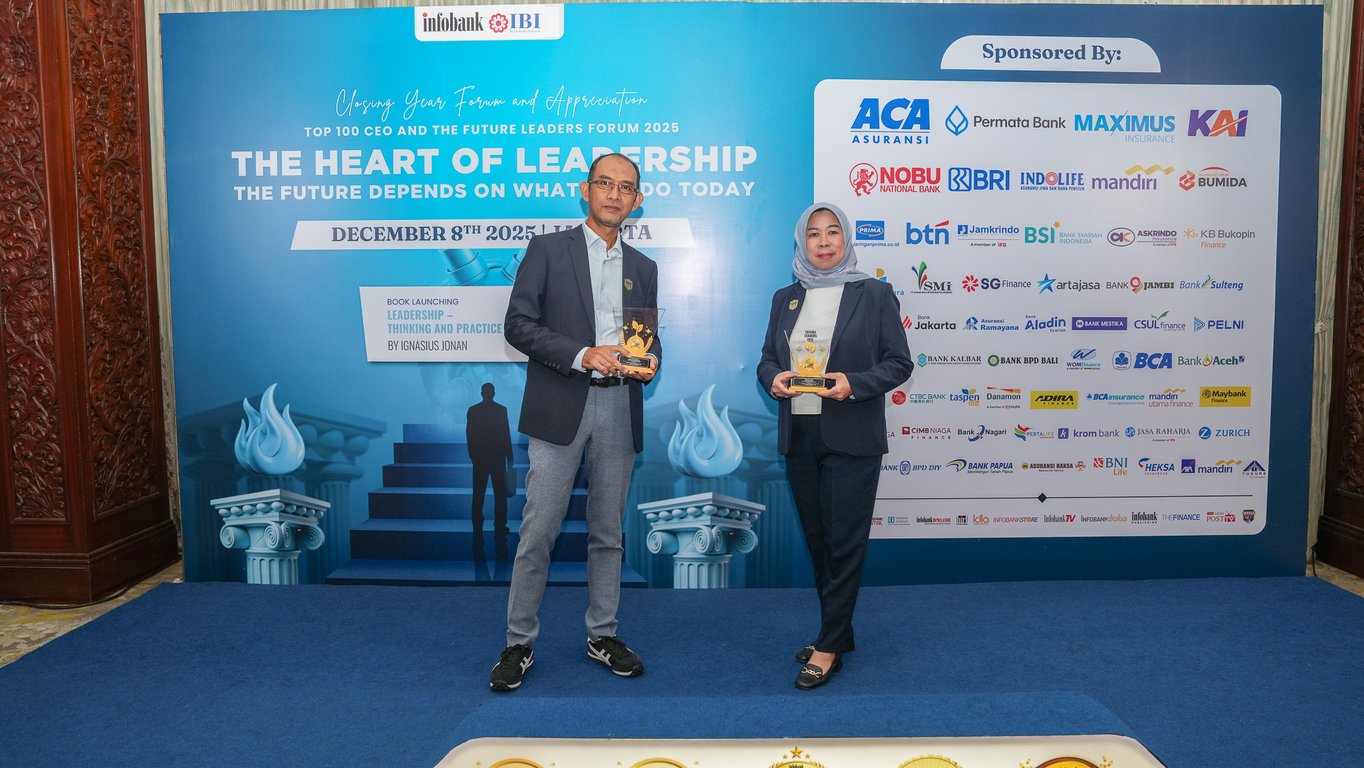 Direktur Kepatuhan & Human Capital Bankaltimtara Abdul Haris Sahilin & Direktur Operasional & Manajemen Risiko Bankaltimtara Yenny Israwati.