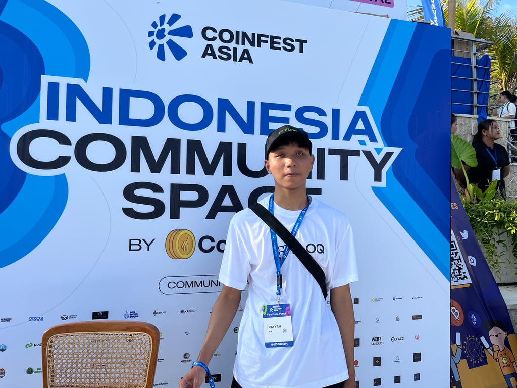 Rayyan, pemuda 23 tahun yang diundang FLOQ ke event Coinfest Asia 2026 di Bali pada 20-21 Agustus 2026. Sumber: FLOQ.