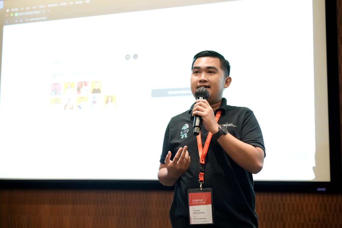 Cosmas, selaku CEO dan Founder Voresi, memaparkan presentasinya dalam acara Google for Startups AI Solutions Lab Indonesia. Dokumentasi: Google for Startups Indonesia.