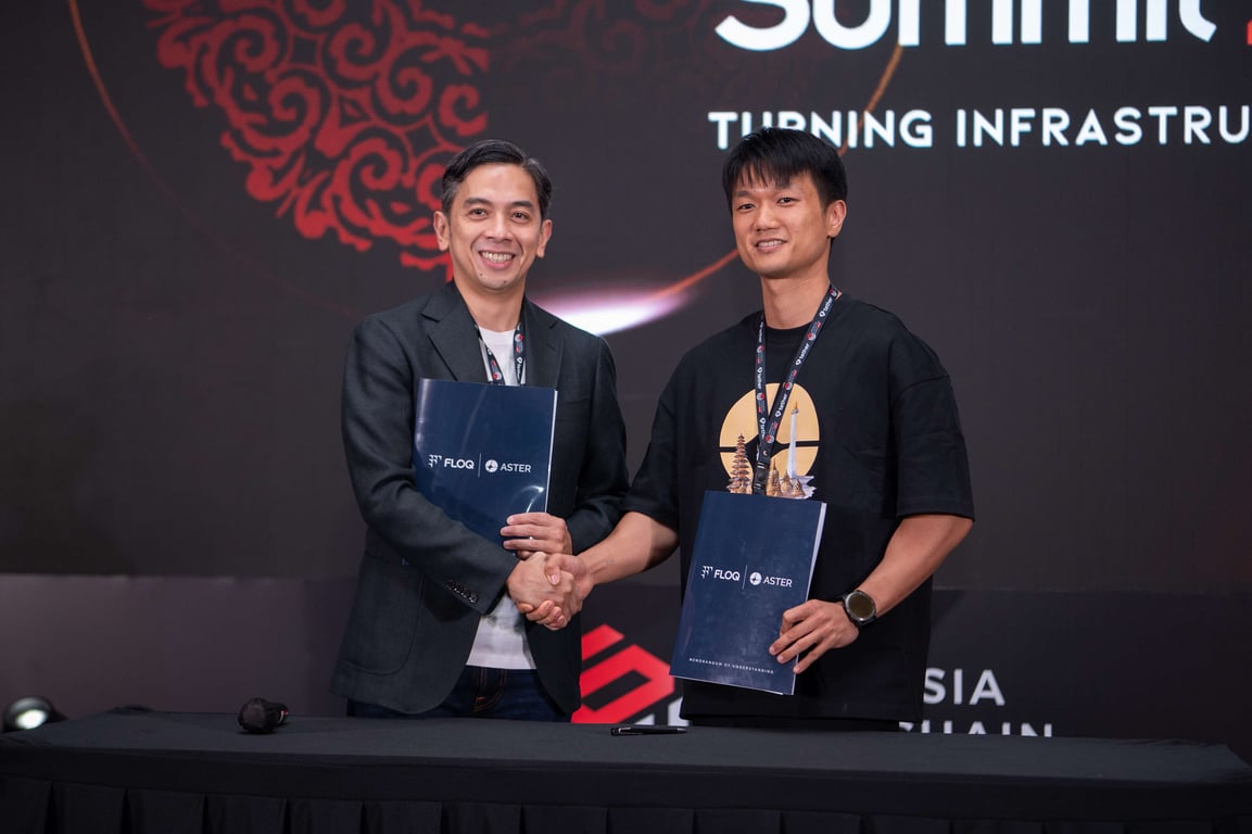 CEO dan Founder FLOQ, Yudhono Rawis dan CEO Aster, Leonard menandatangani MoU di Indonesia Blockchain Week 2026 pada 13 Agustus 2026. Sumber: FLOQ.