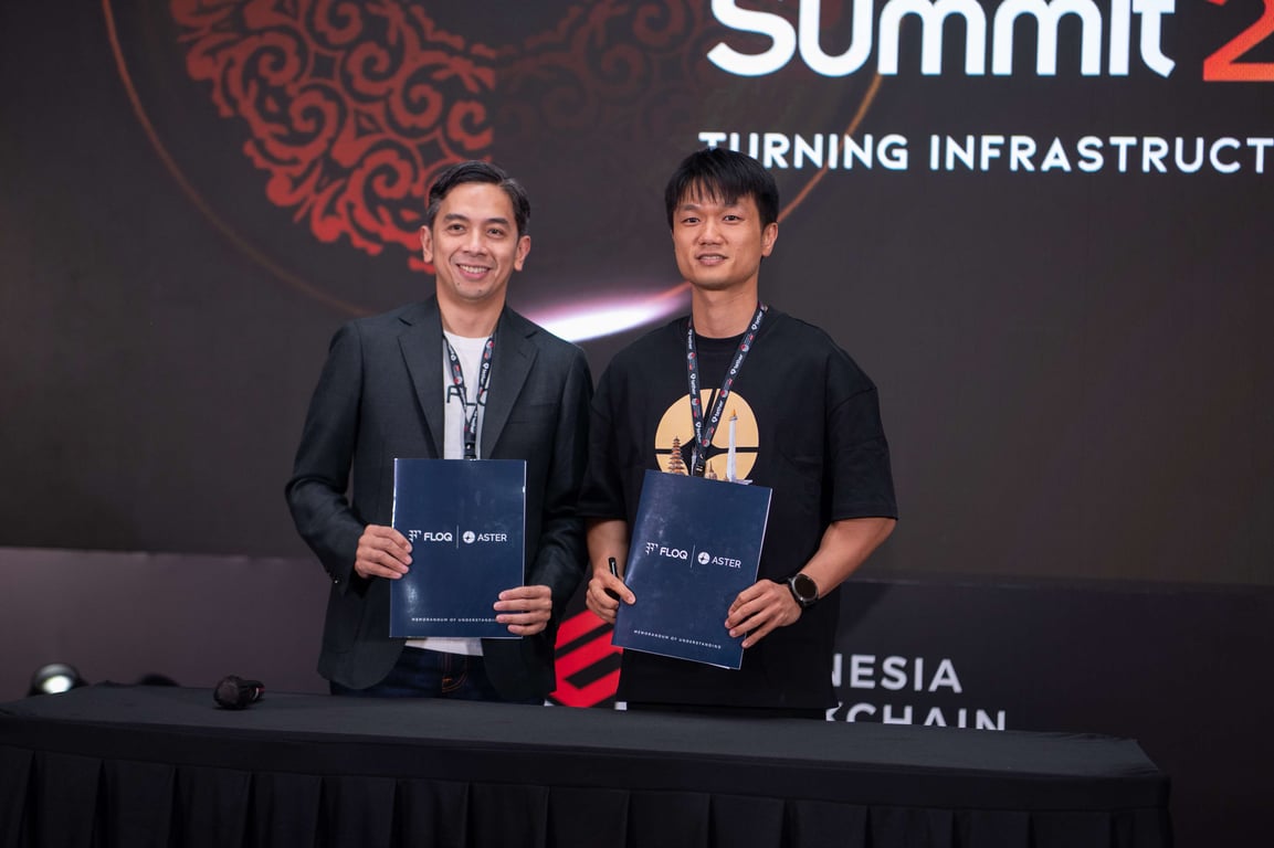 CEO dan Founder FLOQ, Yudhono Rawis dan CEO Aster, Leonard menandatangani MoU di Indonesia Blockchain Week 2026 pada 13 Agustus 2026. Sumber: FLOQ.