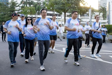 Jajaran Direksi BRI Life turut serta mengikuti Fun Run 7k