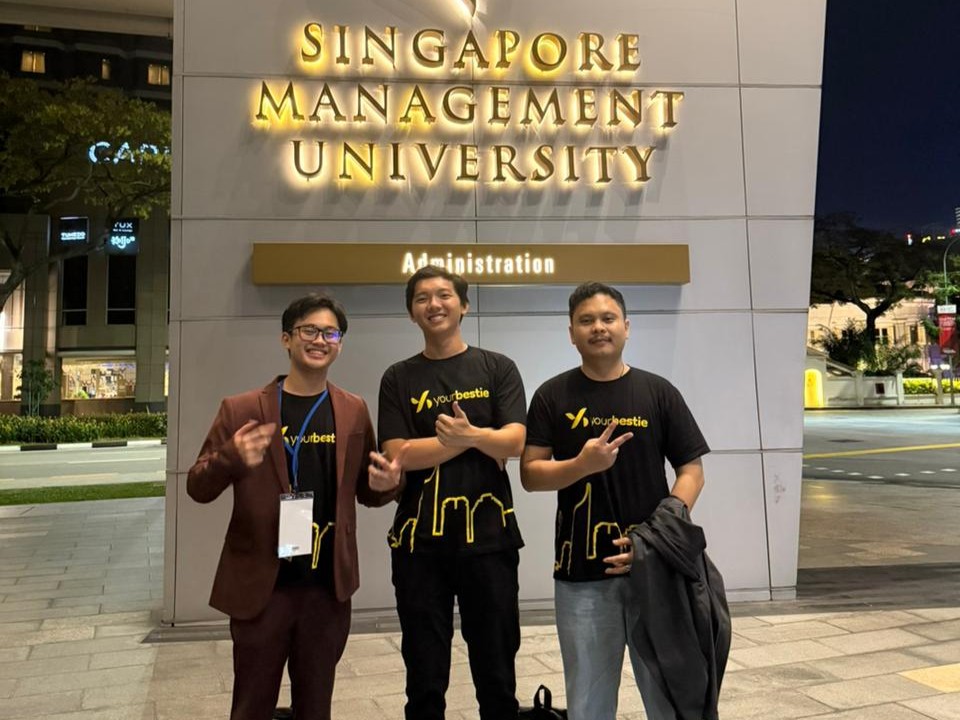 Tim Inti YourBestie: (dari kiri): Hanvey Xavero - CEO, Mario Gunawan - CTO, dan Ihsanul Afwan - CMO.