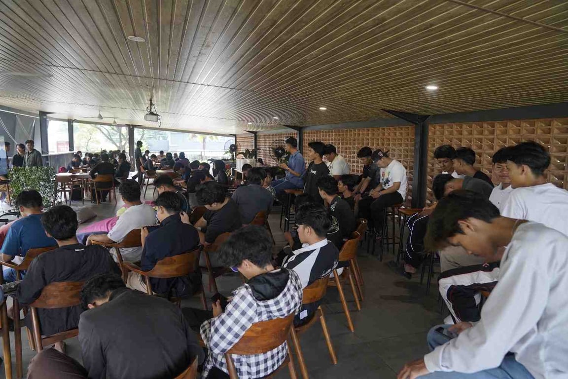 Antusiasme EVOS Fams dan komunitas lokal di rangkaian acara EVOS GOPAY Watch Party Goes to Tangerang