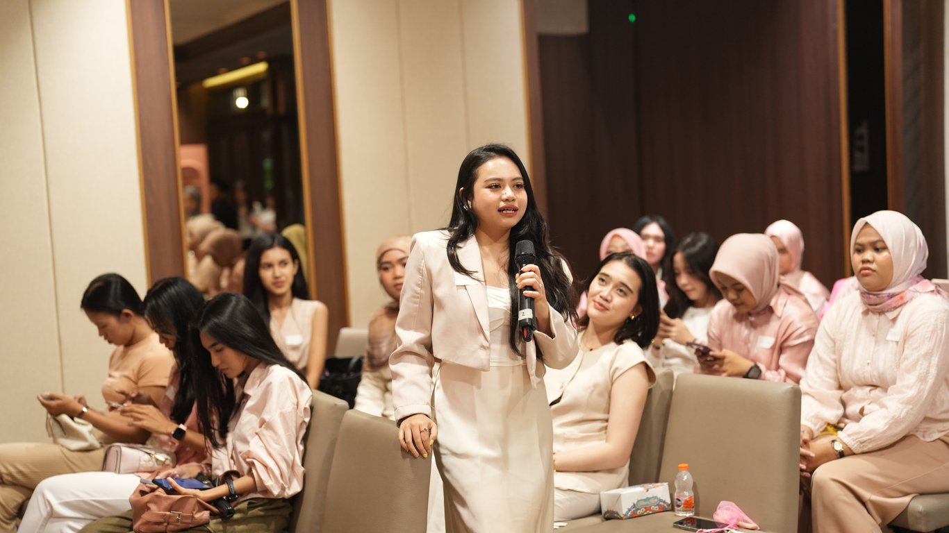 Peserta mengikuti sesi refleksi dan empowerment