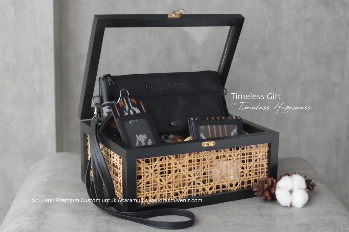 Hampers Kombinasi Etnik Eksklusif&nbsp;(sumber: dok. Kira Souvenir) 