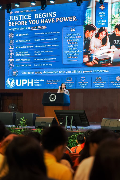 Dr. Velliana Tanaya, S.H., M.H.,&nbsp;Executive Dean for College of Arts and Social Sciences (CASS) sekaligus Dekan Fakultas Hukum (FH) UPH dalam sesi Justice, Law & The Common Good.