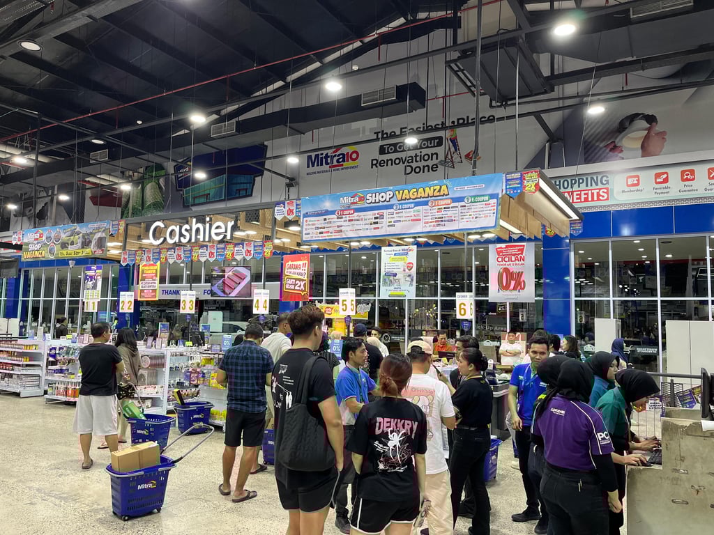 Docs. Suasana antusias belanja di Mitra10 Cibarusah pada momen Shopvaganza