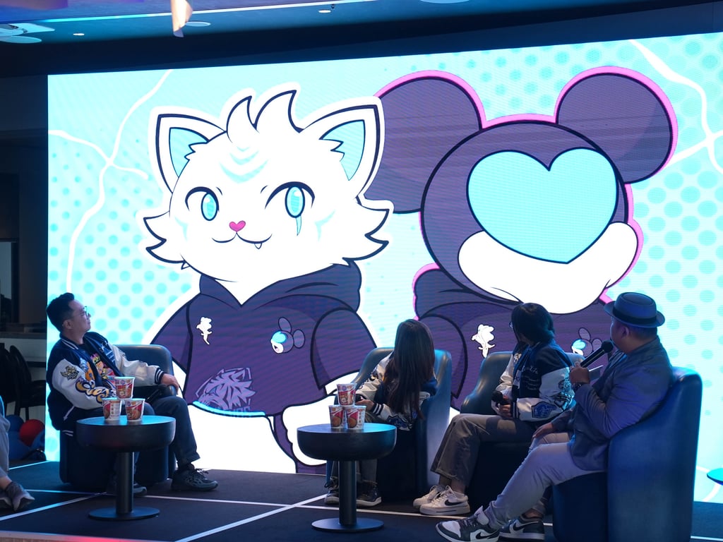 EVOS, Pop Mie dan Arkiv Vilmansa meluncurkan koleksi <i>merchandise</i>&nbsp;eksklusif yang memadukan budaya esports dengan sentuhan seni kontemporer.