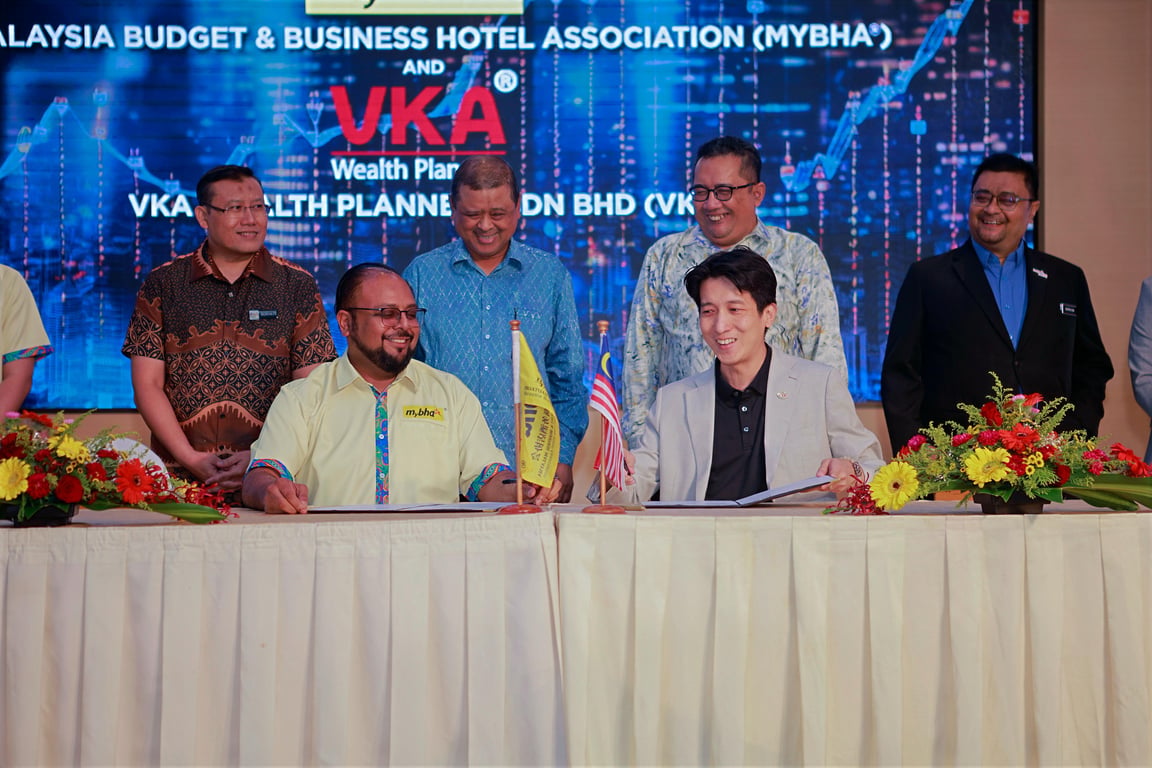 Dr Sri Ganesh Michiel, National President of MyBHA®, and&nbsp;Mr Jayden Chuah Chee Keong, Chief InsurTech Officer of&nbsp;VKA Wealth Planners Sdn Bhd&nbsp; at the MoU Signing Ceremony witnessed by&nbsp; YBhg. Datuk Manoharan Periasamy, Chairman of&nbsp;Tourism Malaysia.