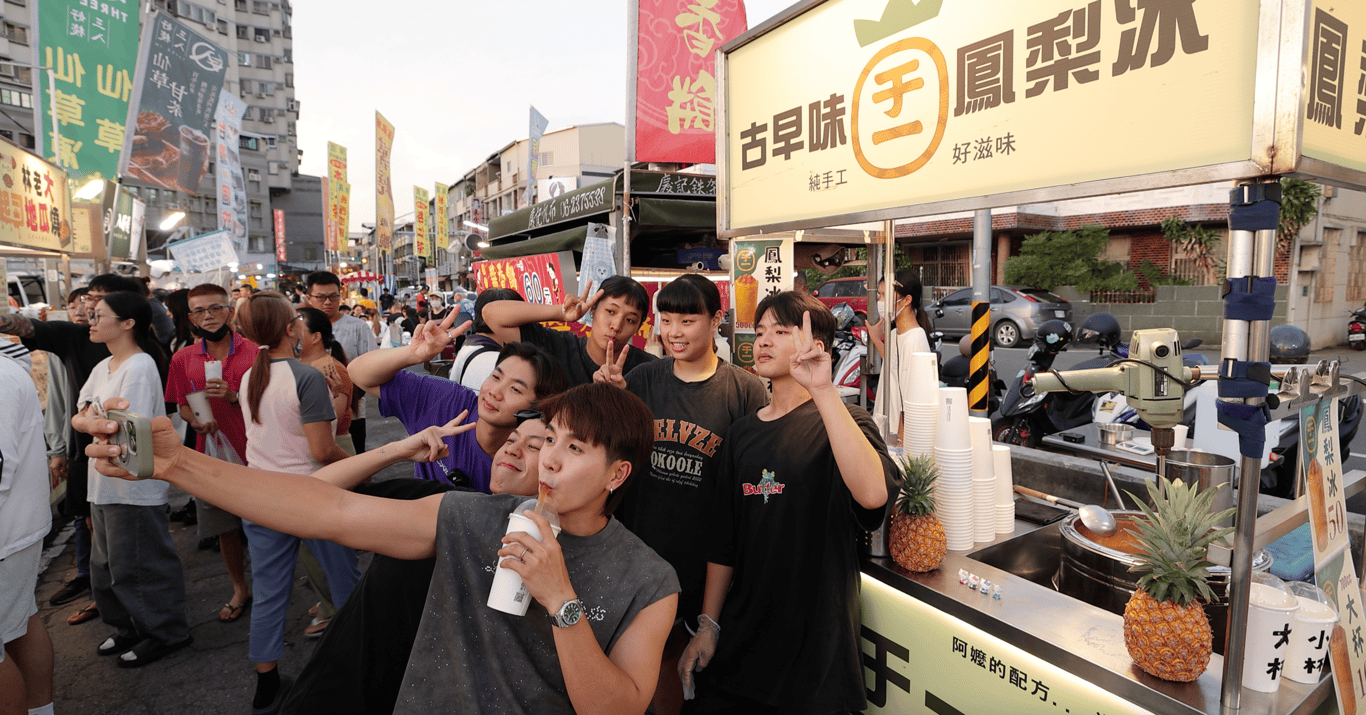 Changyong exploring Tainan's vibrant night market culture at Wusheng Night Market.