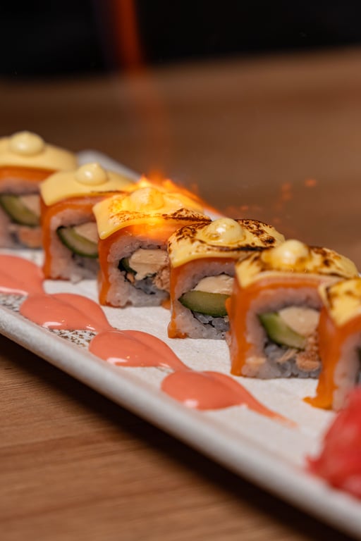 Cuộn cá hồi phô mai khò lửa