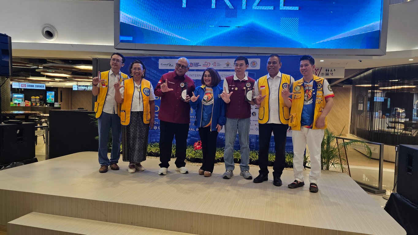 Lions Blood Heroes Central Park 2 terselenggara berkat kerjasama dengan PDDI sebagai partner medis. Penyerahan plakat penghargaan oleh Gubernur Distrik 307 A1 kepada Ketua PDDI DKI, Bapak Irjen Pol (P) Pudji Hartanto