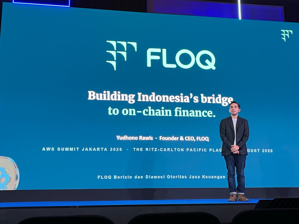 CEO dan Founder FLOQ, Yudhono Rawis tampil dalam salah satu sesi di AWS Summit Jakarta 2026. Sumber: FLOQ.