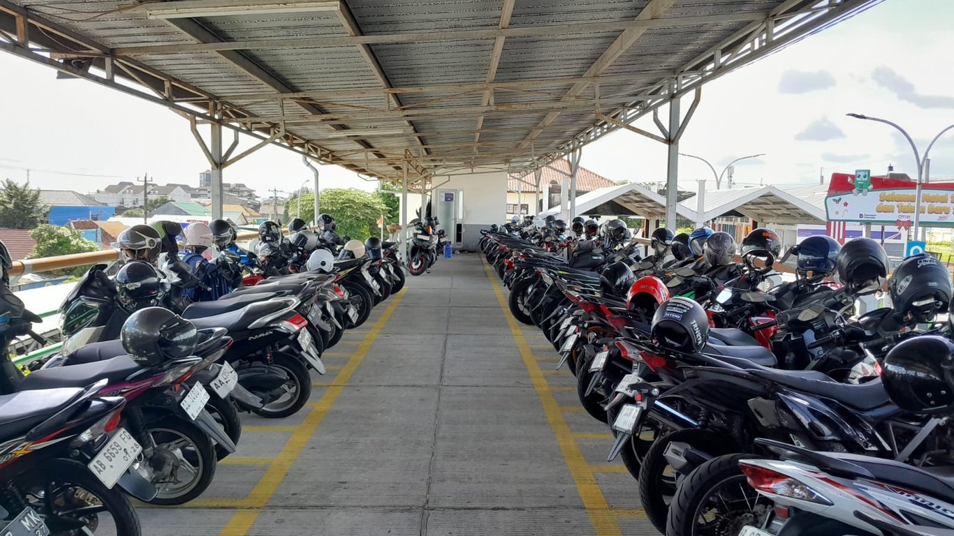 Parkir resmi KAI Services