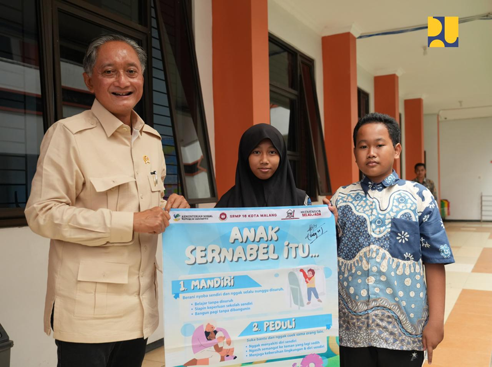 Baju Krem – Bapak Dody Hanggodo Menteri Pekerjaan Umum