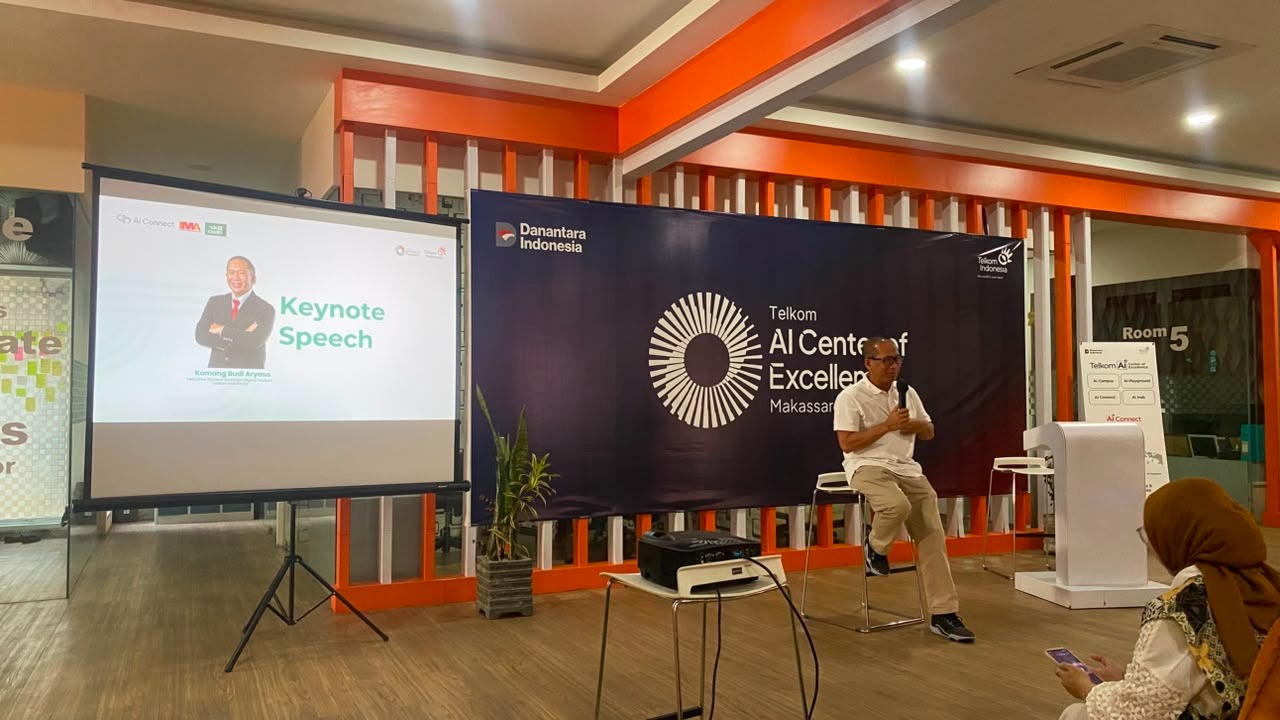 Keynote Session dari&nbsp;Executive General Manager Divisi Digital Product Telkom Indonesia, Dr. Komang Budi Aryasa, S.T., M.Eng. 