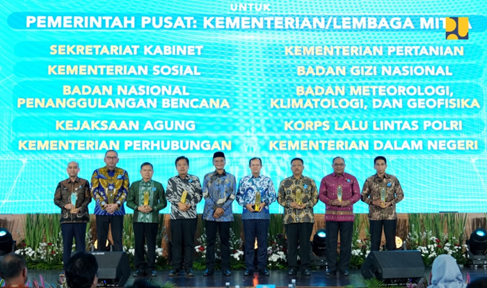 Tengah - Bapak Dody Hanggodo Menteri Pekerjaan Umum