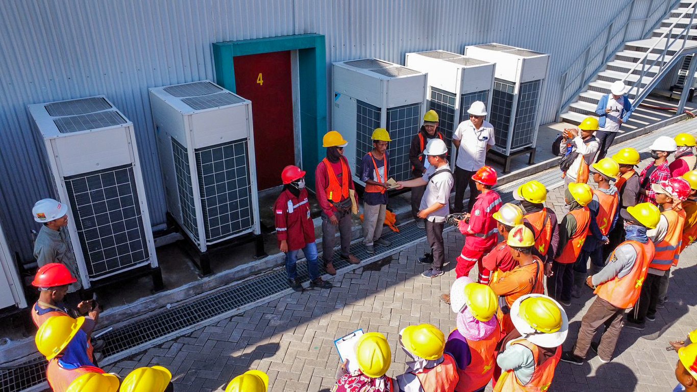 Briefing keselamatan dalam bekerja. Foto: Waringin Megah