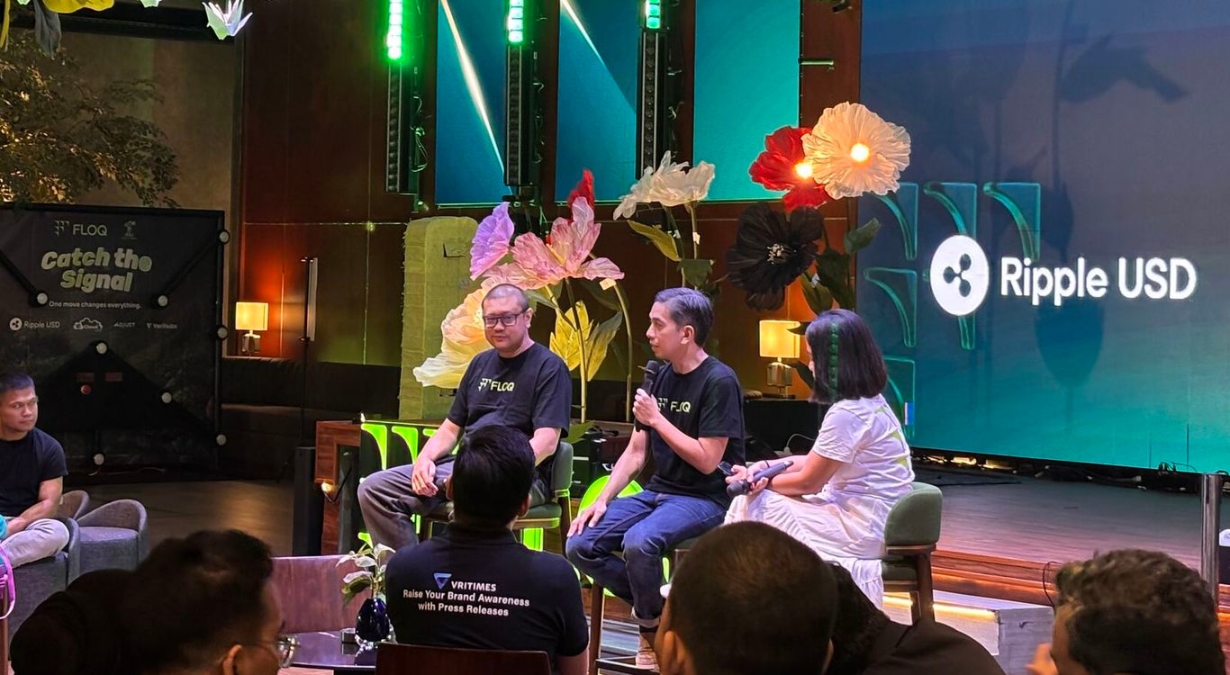 CEO dan Founder FLOQ,&nbsp;Yudhono Rawis, dalam diskusi potensi perkembangan industri kripto Indonesia ke depan dalam rangka perayaan ulang tahun ke-1 FLOQ di Jakarta. Foto: FLOQ