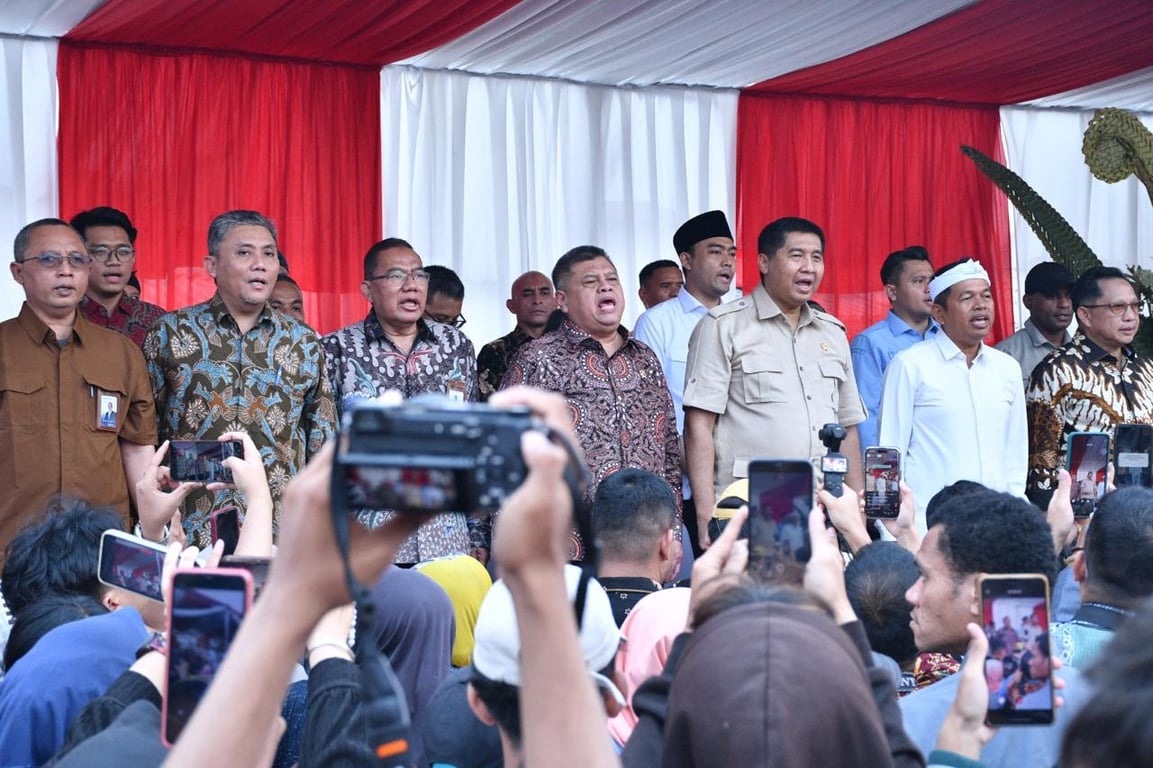 Komisioner BP Tapera Dampingi Menteri PKP dalam Kunjungan Program Bedah Rumah dan Gentengisasi di Purwakarta