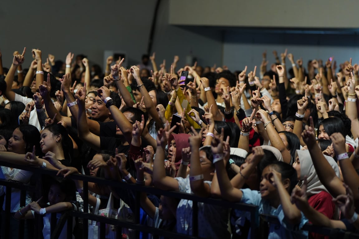 Antusiasme pengunjung menikmati acara BEEFEST 10th Anniversary BINUS SCHOOL Bekasi