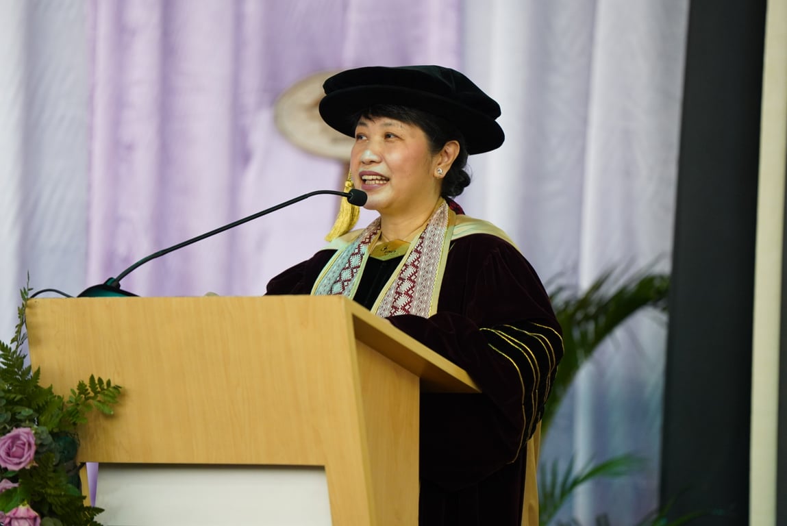 Rektor BINUS University Dr. Nelly, S.Kom., M.M., dalam Pengukuhan Guru Besar Tetap BINUS University Prof. Dr. Ir. Tanty Oktavia, S.Kom., M.M. di bidang ilmu Business Information Systems.