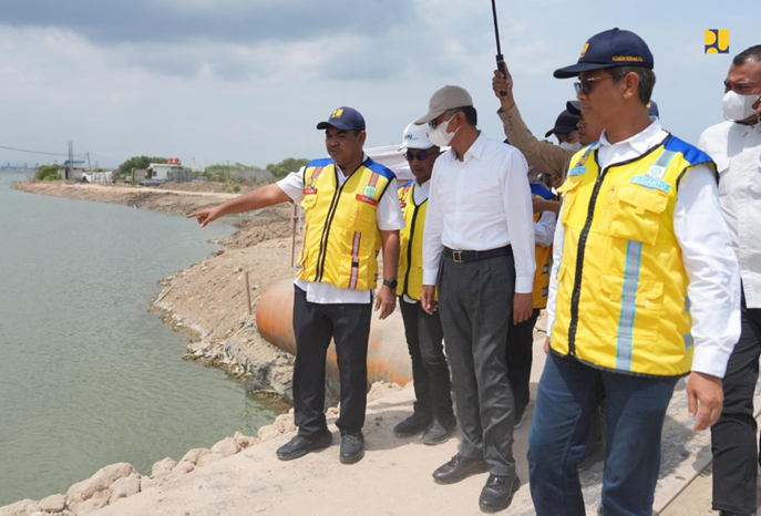 Tengah - Bapak Dody Hanggodo Menteri Pekerjaan Umum