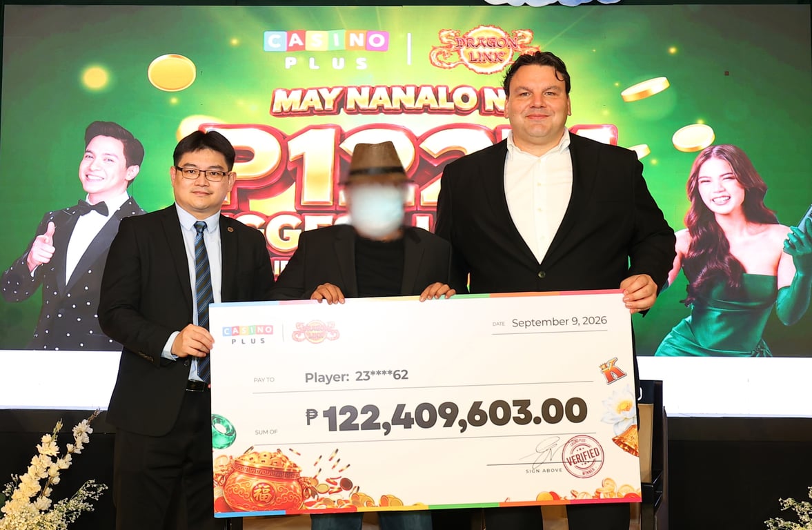 From left to right:&nbsp;LaVie Resorts and Casino Vice President for Slot Operations Stephen Tham, 