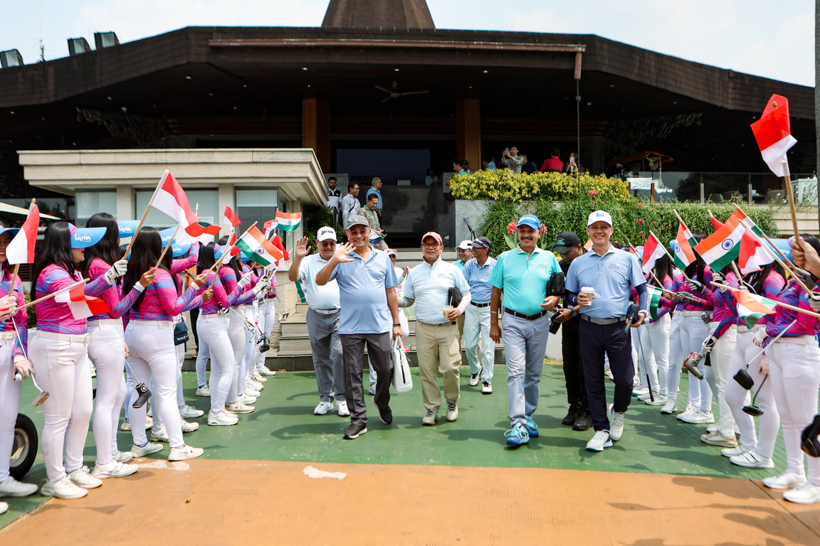 Peserta memasuki lapangan golf untuk mengikuti turnamen India–Indonesia Golf Cup 2026 di Pondok Indah Golf Course, Jakarta, Sabtu (22/8/2026).