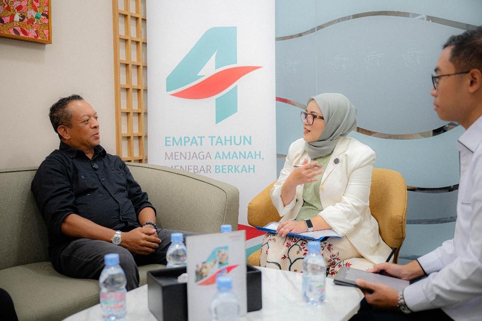 Vivin Gautama, Chief Customer & Marketing Officer Prudential Syariah,&nbsp;menegaskan, “Ketenangan keluarga adalah amanah yang kami jaga. Di Prudential Syariah, kami hadir sebagai ‘Satu yang Melindungi’, memastikan setiap keluarga tidak menghadapi ketidakpastian sendirian. Melalui prinsip saling melindungi dan tolong-menolong&nbsp;(ta’awun),&nbsp;proteksi bukan hanya menjadi ikhtiar finansial, tetapi juga wujud kepedulian yang menghadirkan ketenangan jiwa dan keberkahan bagi masa depan keluarga. Didukung oleh 67 ribu tenaga pemasar di seluruh Indonesia, kami berkomitmen untuk terus mendampingi keluarga Indonesia agar dapat melangkah dan mewujudkan mimpi terbaiknya di masa depan.”&nbsp;&nbsp;