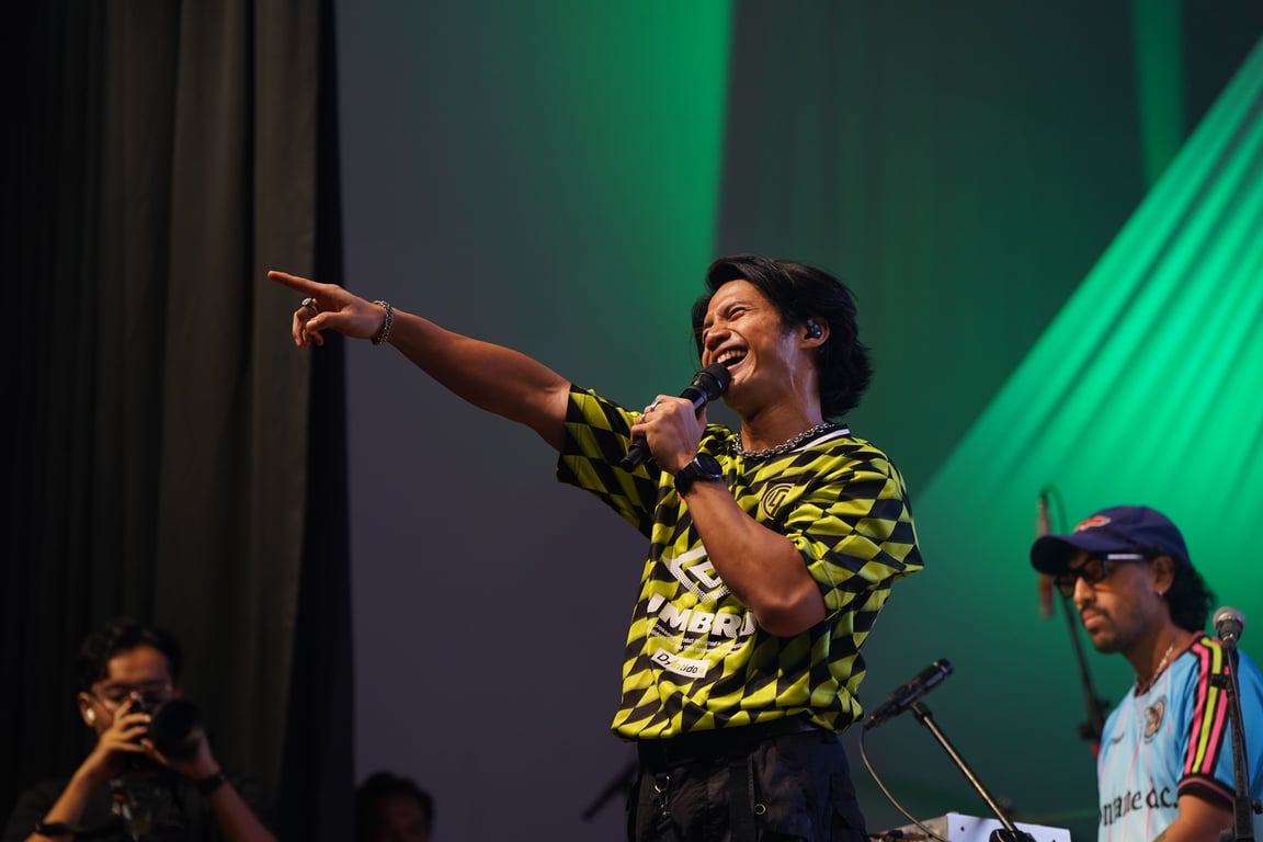 Penampilan NIDJI di BEEFEST 10th Anniversary BINUS SCHOOL Bekasi