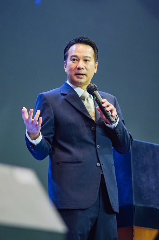 Dr. Rizaldi Sistiabudi, B.Sc.Eng., M.S.E.,&nbsp;Executive Dean College of Emerging Sciences (CES) UPH, dalam sesi AI, Technology & What Makes Us Human.