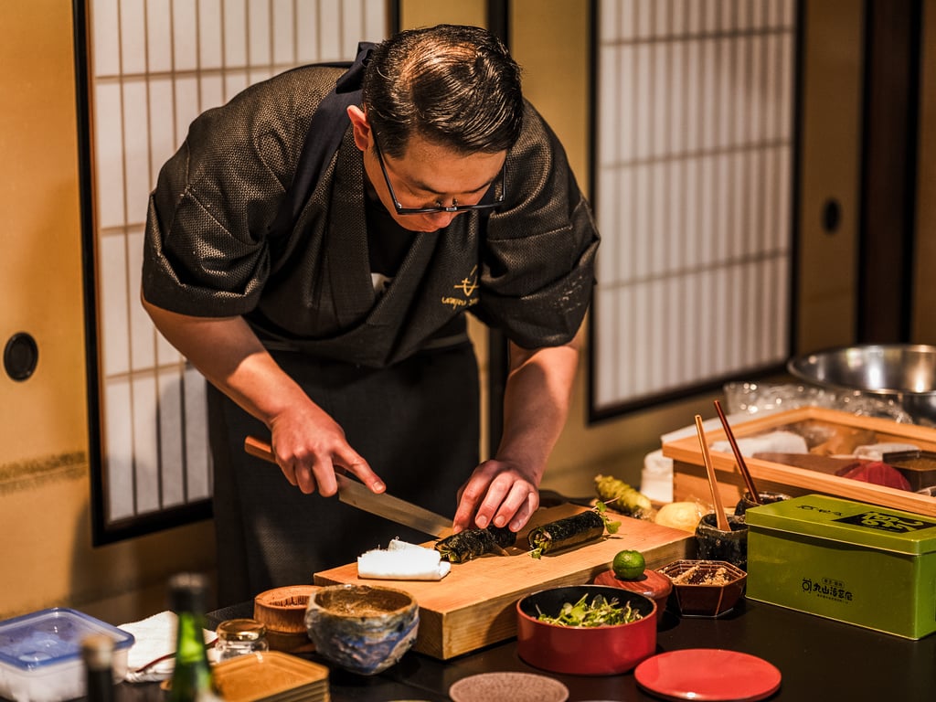 Chef dari restoran yang tercantum dalam panduan kuliner ternama akan menampilkan keahliannya.