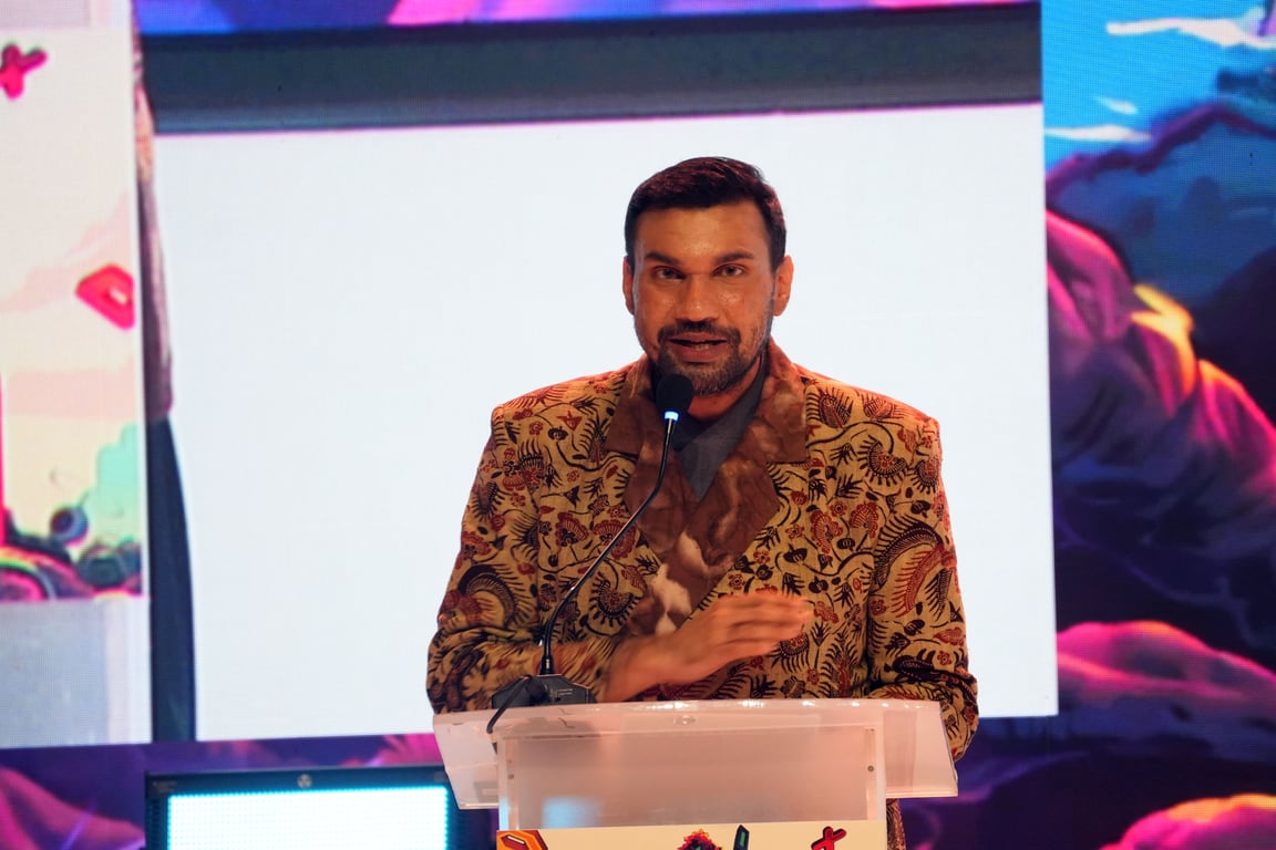 Ketua Asosiasi Game Indonesia, Shafiq Husein, menyampaikan pandangannya dalam acara Program IGDX di Bali Tech Week 2026 di Denpasar, Bali. (Foto: Komdigi)