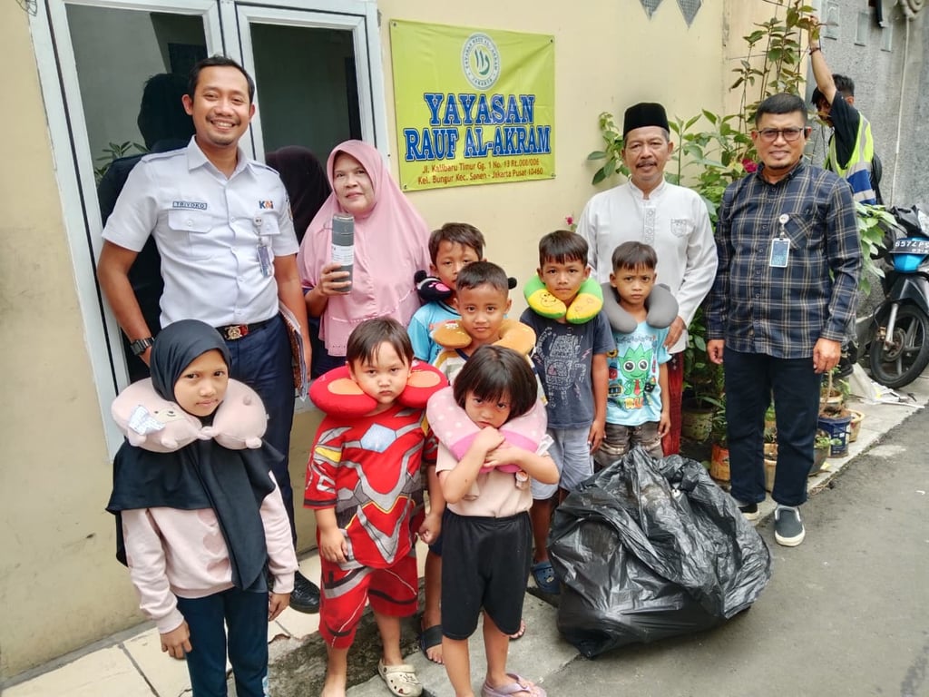 Penyerahan Barang Losd and Found kepada Yayasan Rauf Al - Akram, Kel. Bungur, Kec. Senen, Jakarta Pusat
