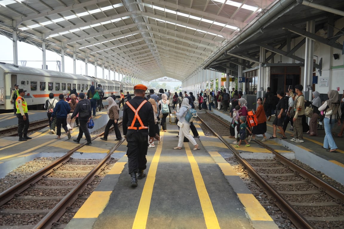 7. Stasiun Purwakarta