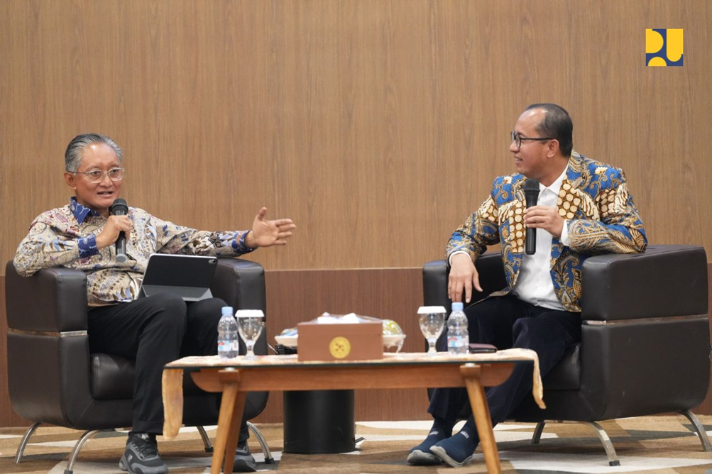 Batik Kiri- Bapak Dody Hanggodo Menteri Pekerjaan Umum