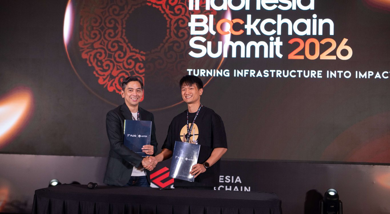 Yudhono Rawis ประธานเจ้าหน้าที่บริหารและผู้ก่อตั้ง FLOQ และ Leonard ประธานเจ้าหน้าที่บริหารของ Aster ร่วมลงนามในบันทึกความเข้าใจ (MoU) ภายในงาน Indonesia Blockchain Week 2026 เมื่อวันที่ 13 สิงหาคม 2569 ณ ประเทศอินโดนีเซีย แหล่งที่มา: FLOQ.