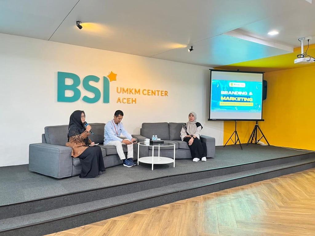 Sesi pemaparan materi Branding dan Marketing