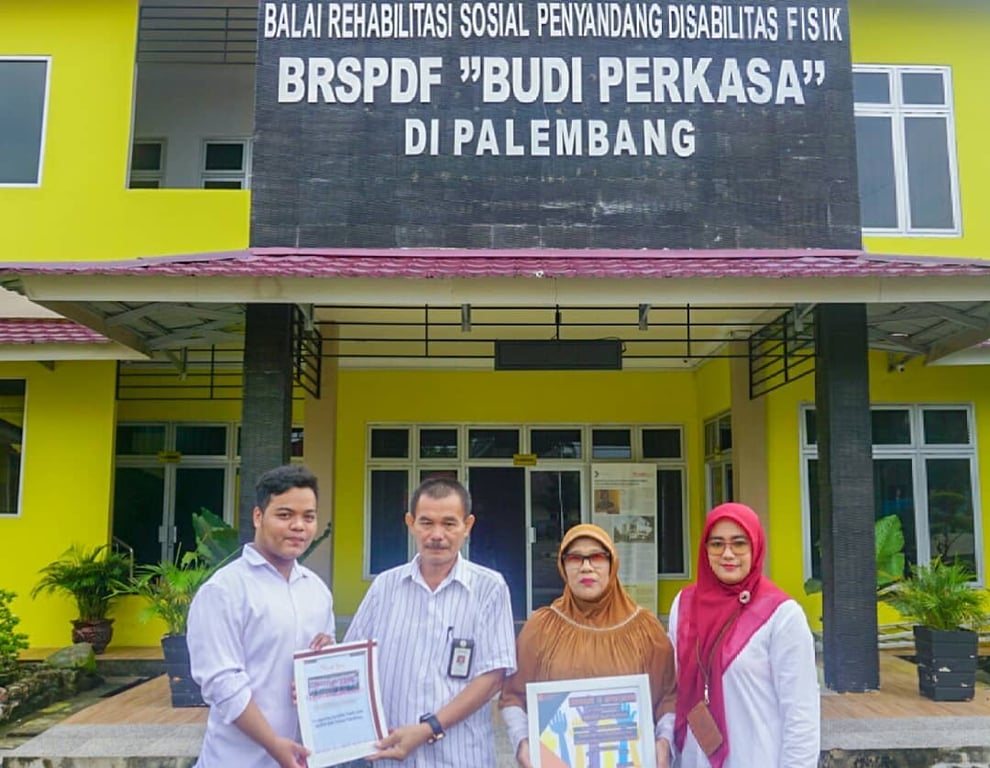 Simbolis kerja sama Incredible Youth dengan Balai Rehabilitasi Sosial Penyandang Disabilitas Fisik Budi Perkasa Palembang