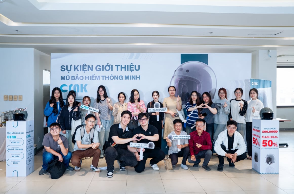 ▲Chụp ảnh lưu niệm sau khi kết thúc hội thảo giới thiệu mũ bảo hiểm thông minh CRNK được tổ chức tại Việt Nam. Nguồn: CRNK