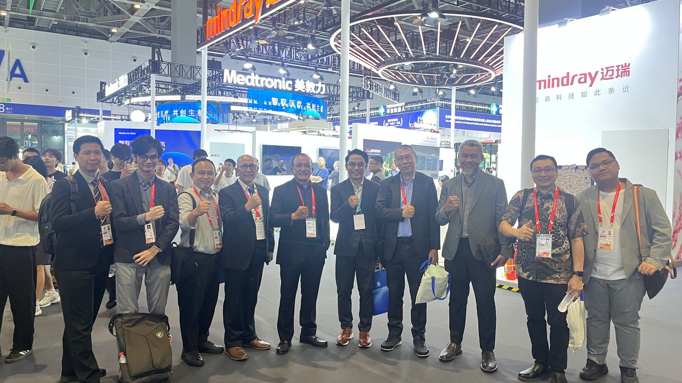 Members of the Indonesian delegation on the exhibition floor of GDTE 2026.