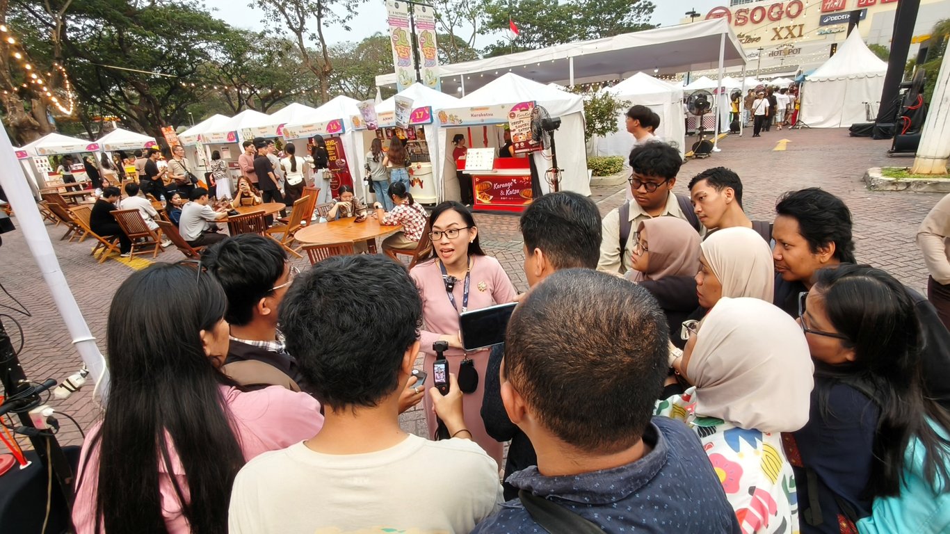 &nbsp; Dr. Yunita Wijaya Handranata, B.Eng., M.M., CERA saat meladeni pertanyaan wartawan.&nbsp;&nbsp;