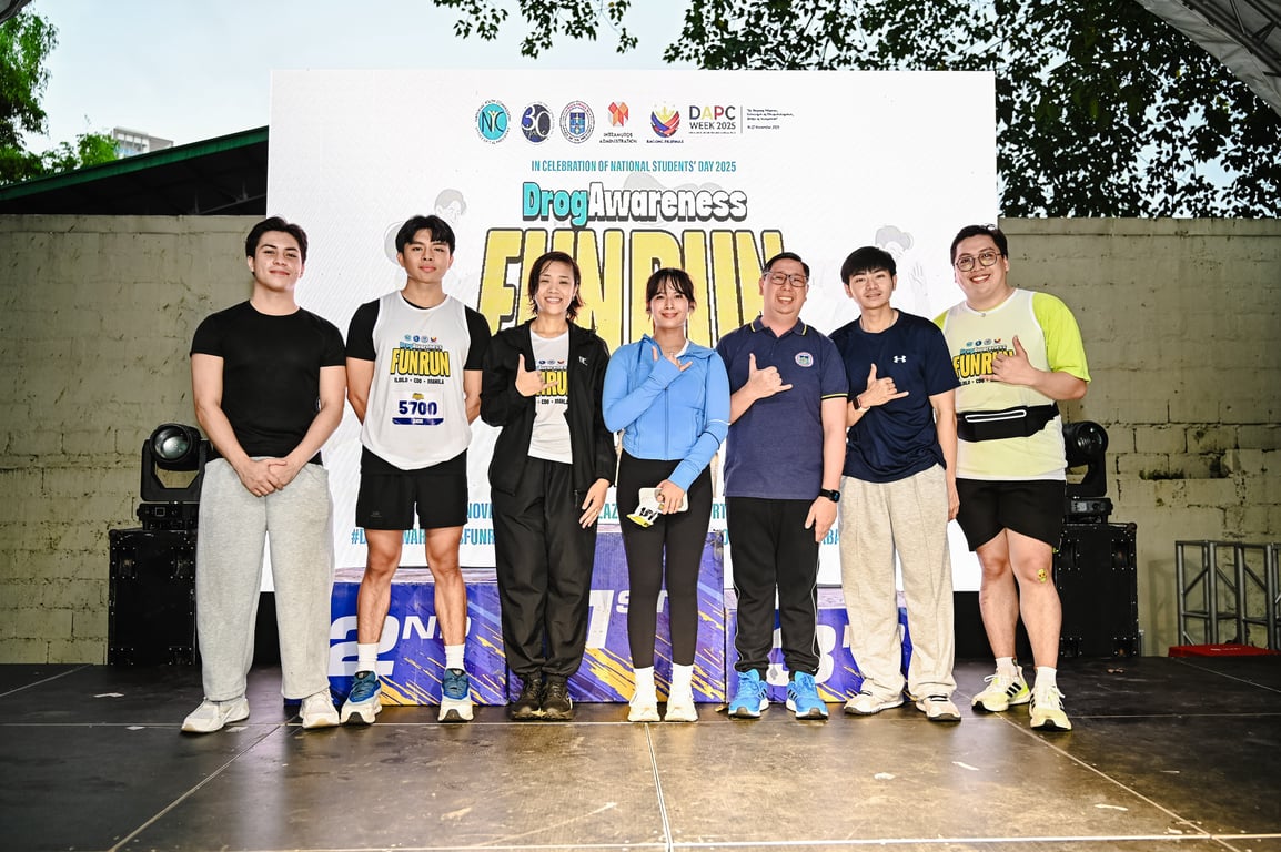 Photo of the NYC’s Executive Director and COO Leah Villalon and DDB’s Executive Director Undersecretary Earl P. Saavedra, together with SK Federation President of Manila Hon. Juliana Rae Ibay, Manila Youth Welfare and Development Bureau’s Dir. John Daniel Layno, and Anti-Drug Advocate and Youth Ambassadors