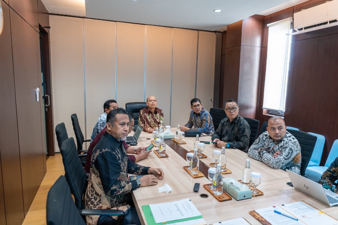 PT PLN Nusantara Power Construction (PLN NPC) dan PT Wijaya Karya Industri dan Konstruksi menandatangani kontrak dengan PT PLN (Persero) Unit Induk Pembangunan Nusa Tenggara (UIP Nusra). (dok. PLN NPC)
