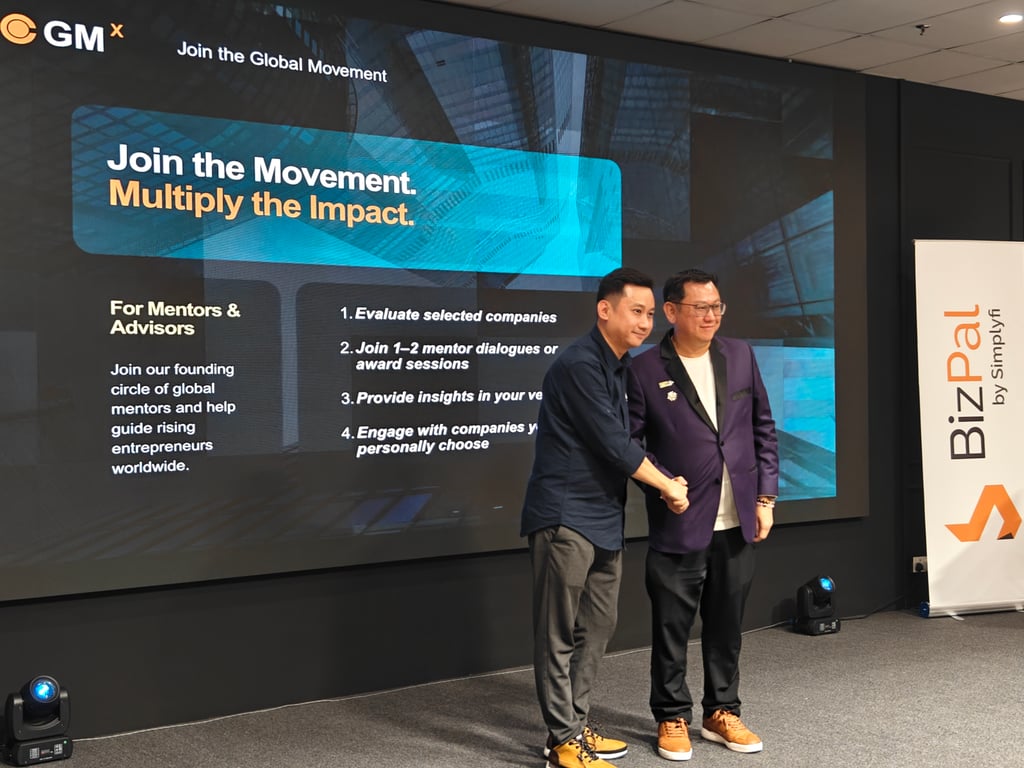 BizPal Head of Innovation, Wayne, announcing the soft launch of the Global Mentorship Exchange (GMx) alongside Dato’ Jacky of Asia Success Media Group during Day 3 of the Data Fundraising Masterclass in Kuala Lumpur.  