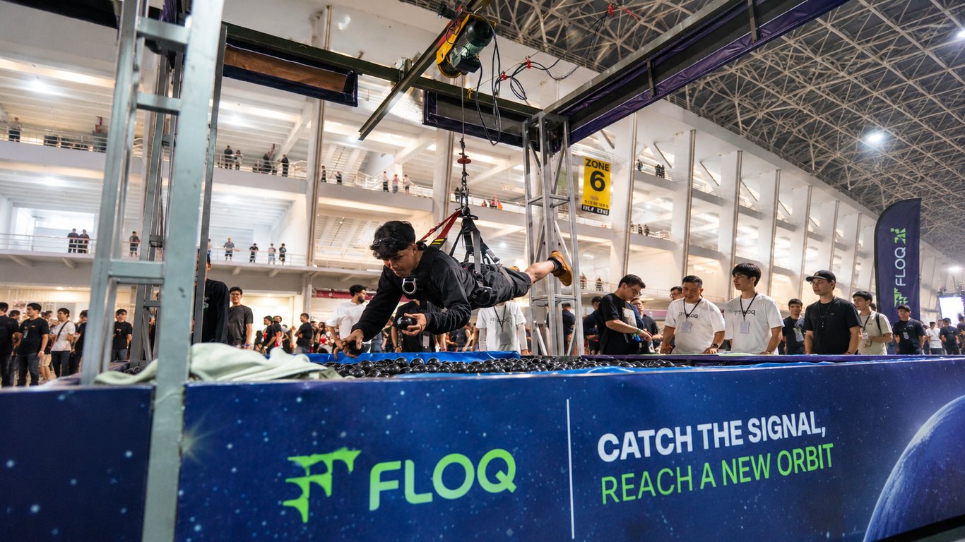 Aktivitas di booth FLOQ ada Human Claw dengan total hadiah mencapai Rp17 juta. Foto: FLOQ.