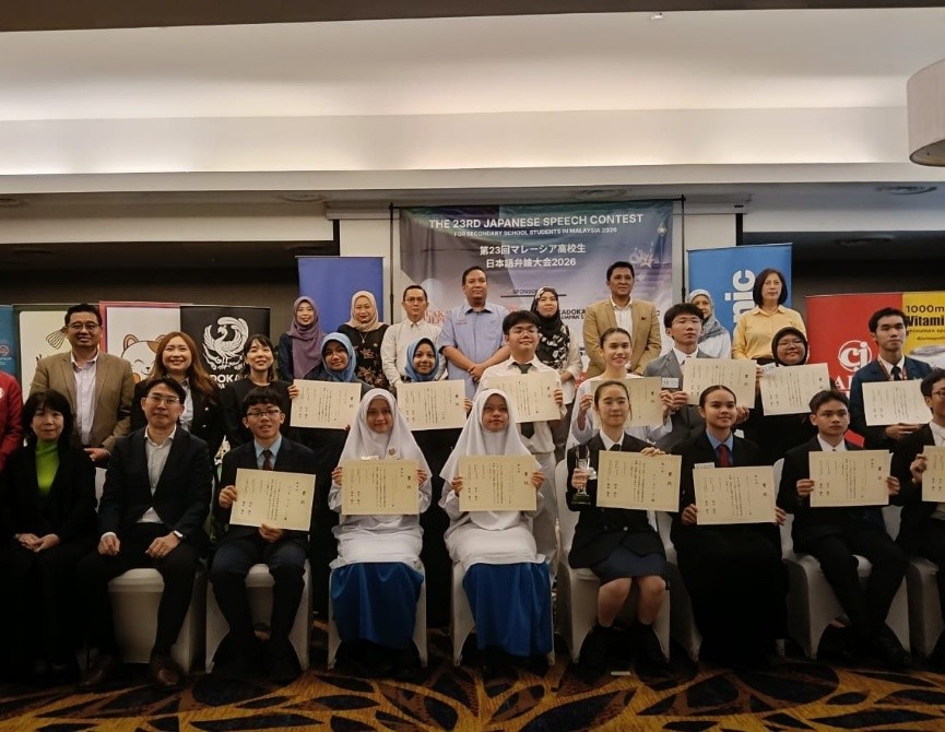 The prize recipients and representatives of sponsors