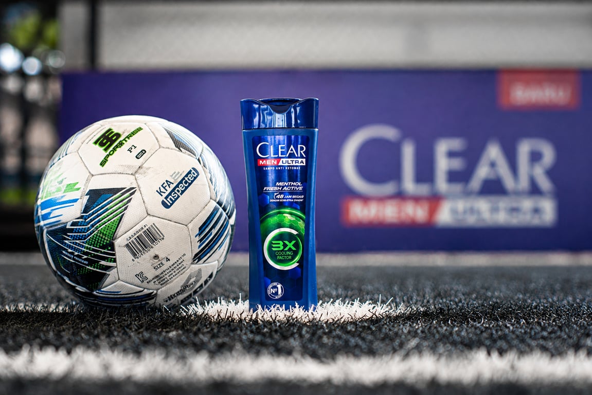 &nbsp;<i> Keterangan foto: CLEAR Men Ultra Menthol Fresh Active hadir dengan 3X Cooling Factor dari menthol dan peppermint untuk membantu melawan ketombe dan memberikan sensasi segar hingga 48 jam.</i>&nbsp;&nbsp;